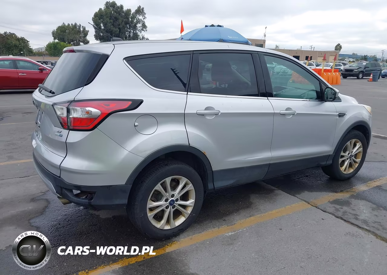 2017 Ford Escape Se VIN:1FMCU9GD5HUA01966 - 4