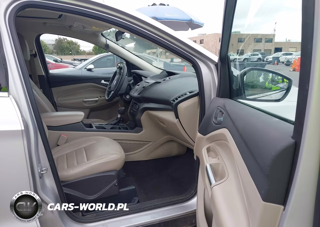 2017 Ford Escape Se VIN:1FMCU9GD5HUA01966 - 5