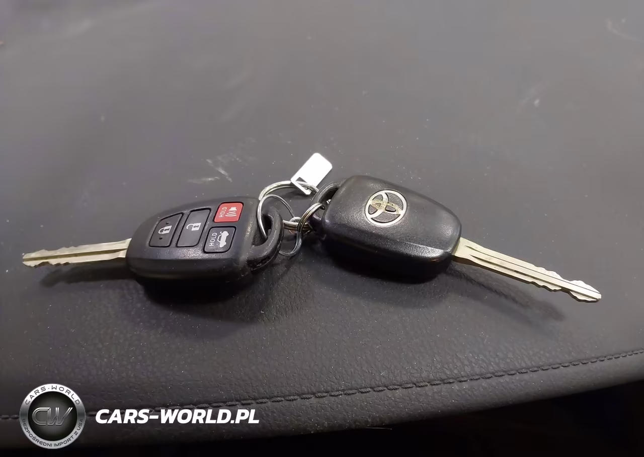 2017 Toyota Corolla Le VIN:2T1BURHE2HC776326 - 11