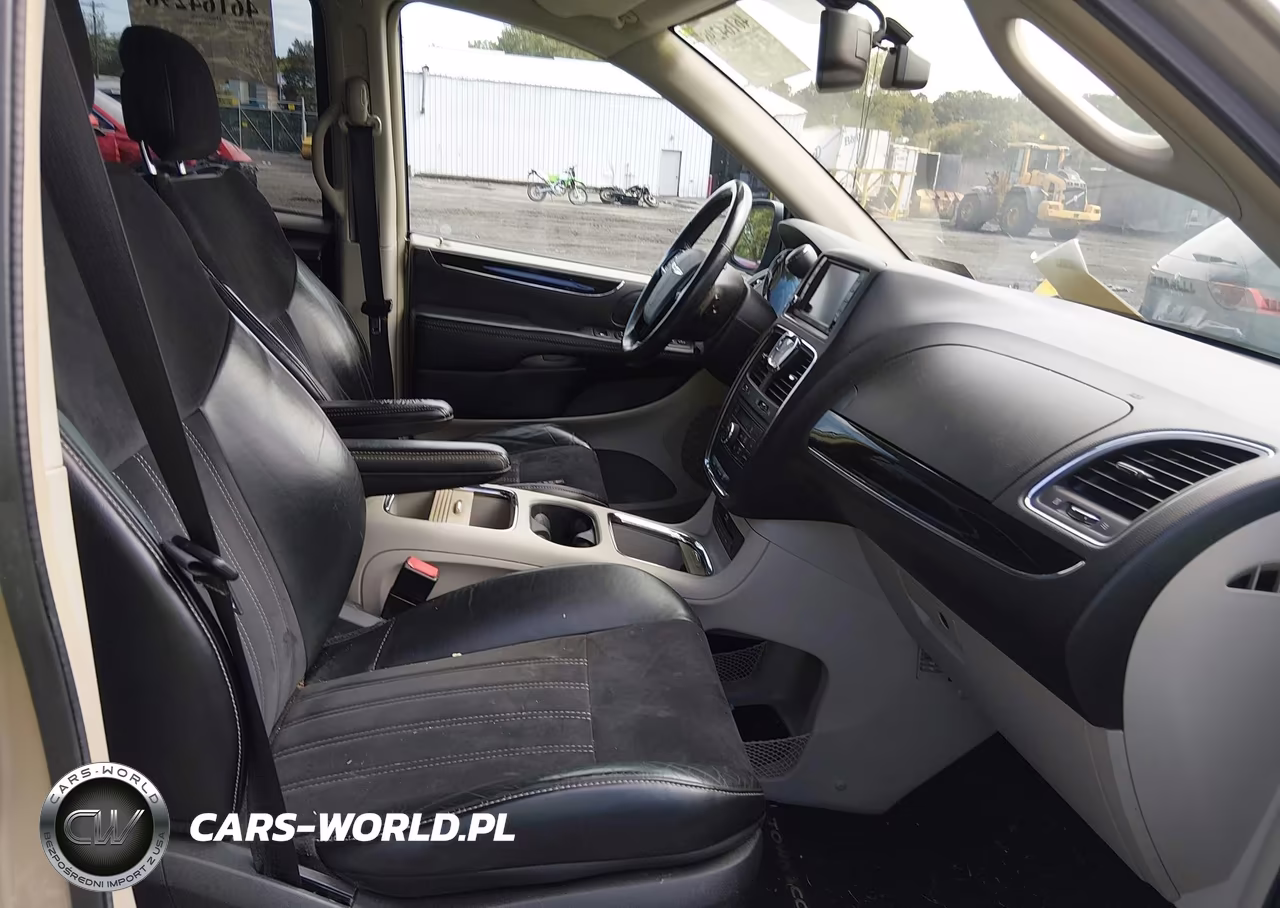 2014 Chrysler Town & Country Touring-L 30Th Anniversary VIN:2C4RC1CG5ER229204 - 5