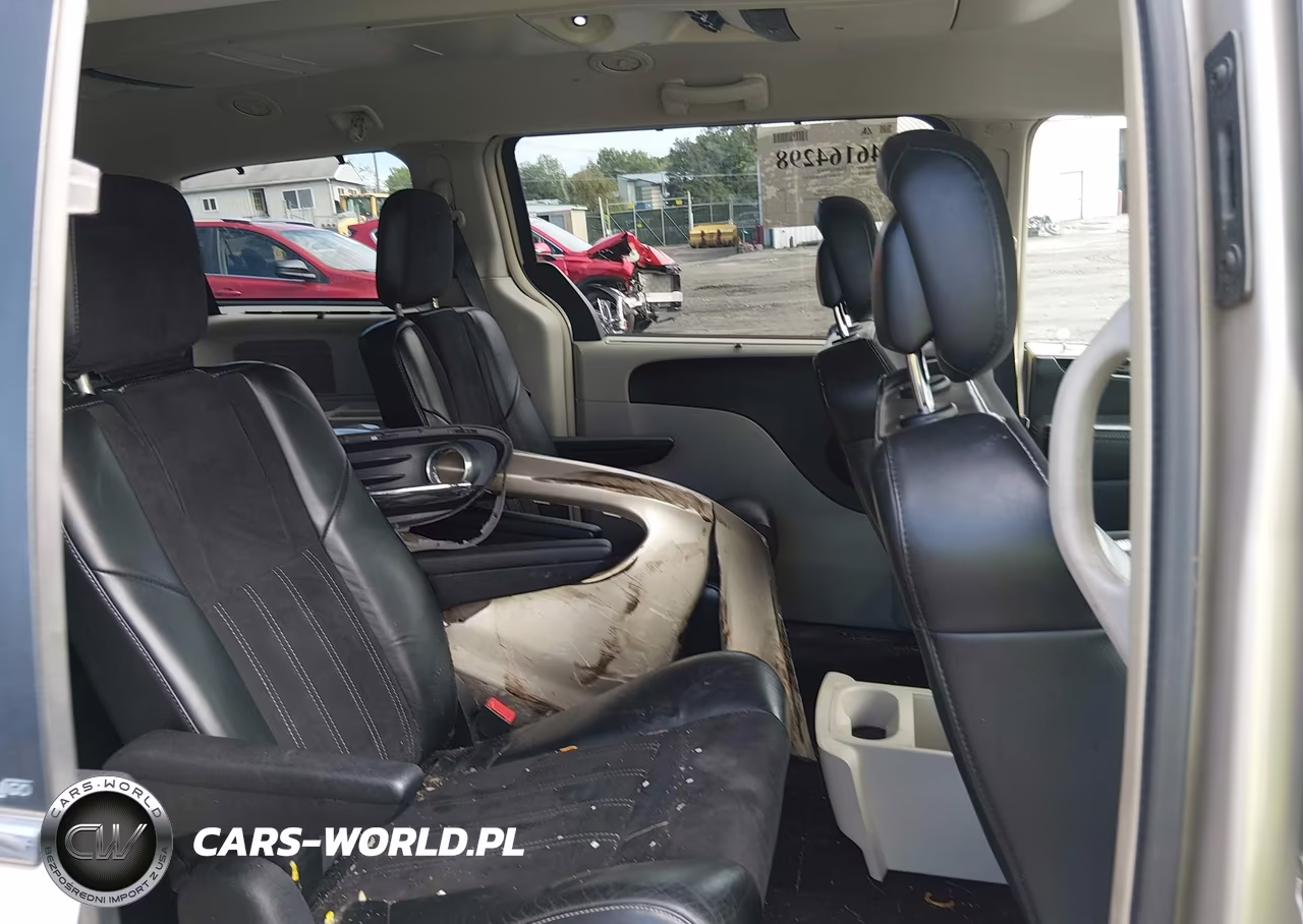 2014 Chrysler Town & Country Touring-L 30Th Anniversary VIN:2C4RC1CG5ER229204 - 8