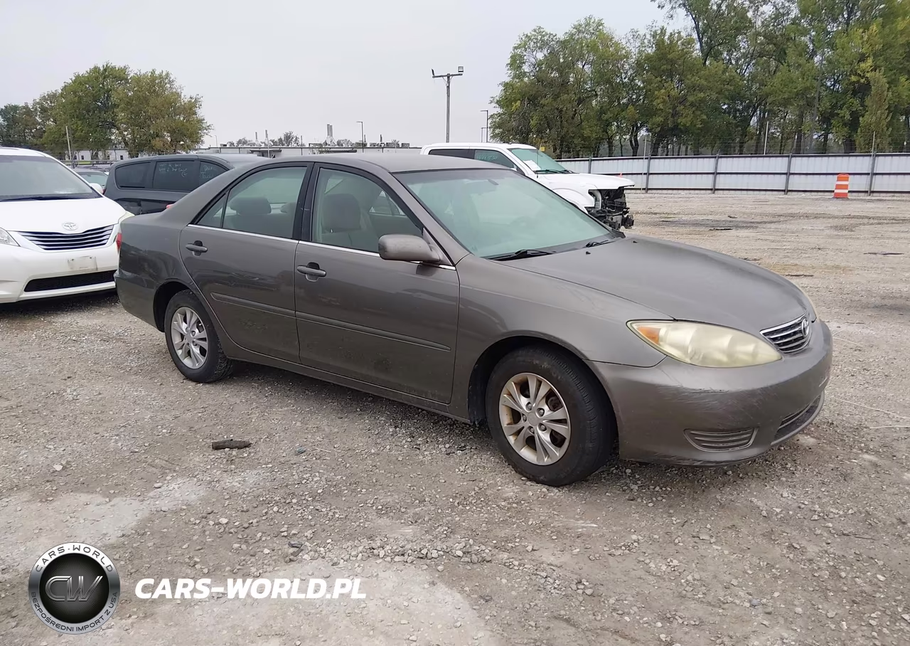 2005 Toyota Camry Le V6 – zdjęcie 1 z 11
