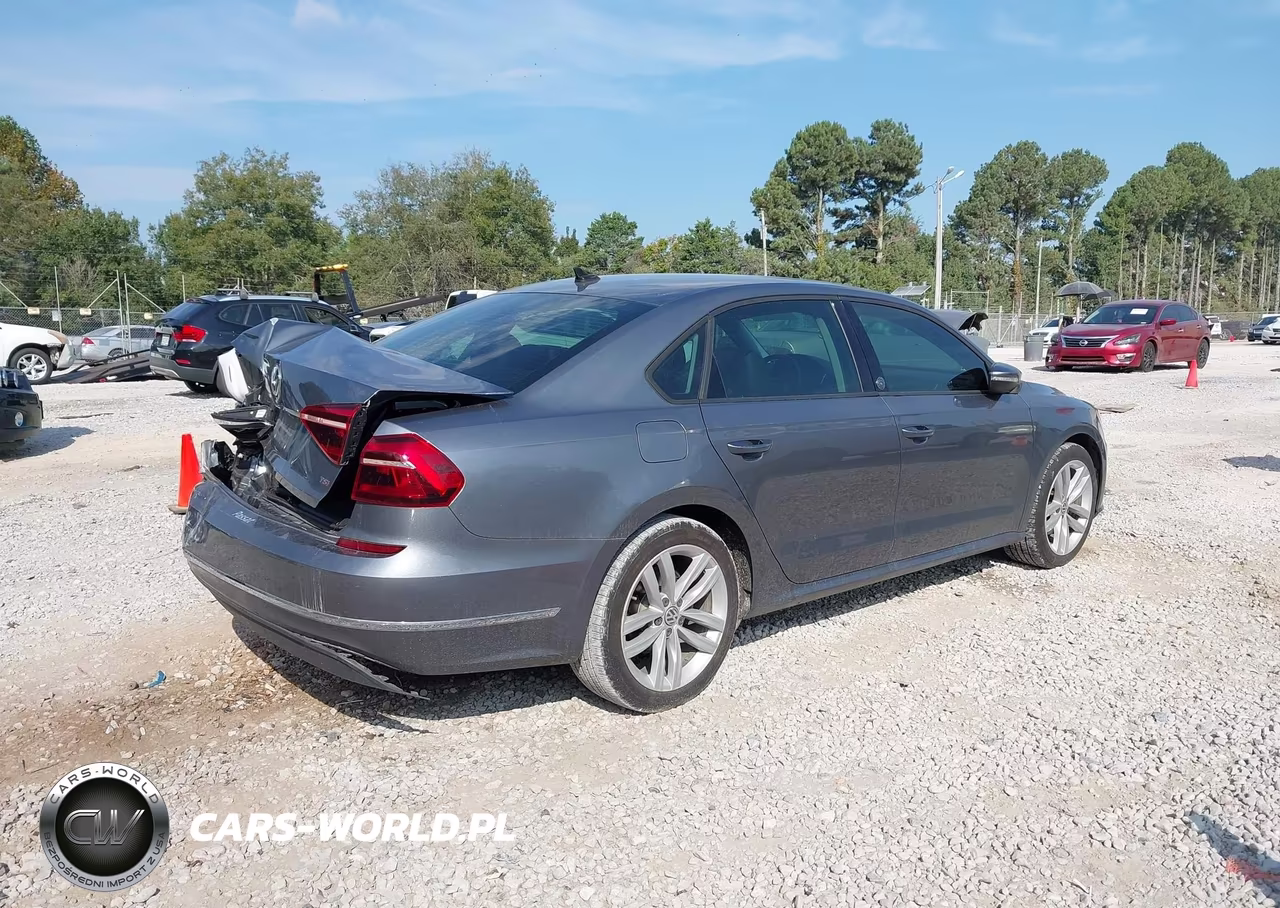 2019 Volkswagen Passat 2.0T Wolfsburg Edition VIN:1VWLA7A3XKC006110 - 4