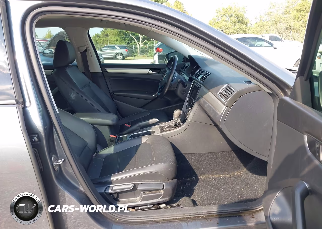 2019 Volkswagen Passat 2.0T Wolfsburg Edition VIN:1VWLA7A3XKC006110 - 5