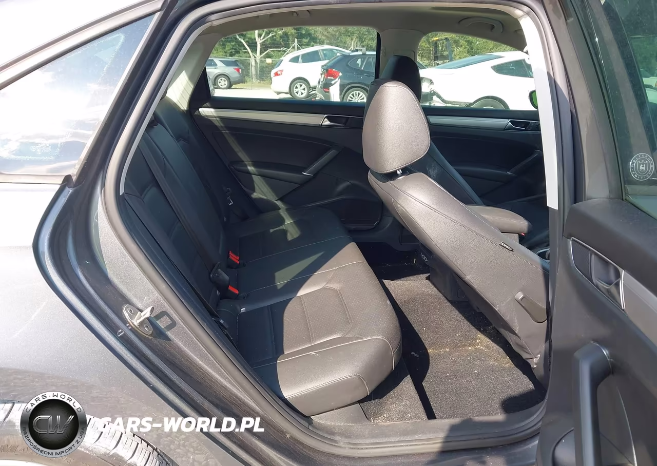 2019 Volkswagen Passat 2.0T Wolfsburg Edition VIN:1VWLA7A3XKC006110 - 8