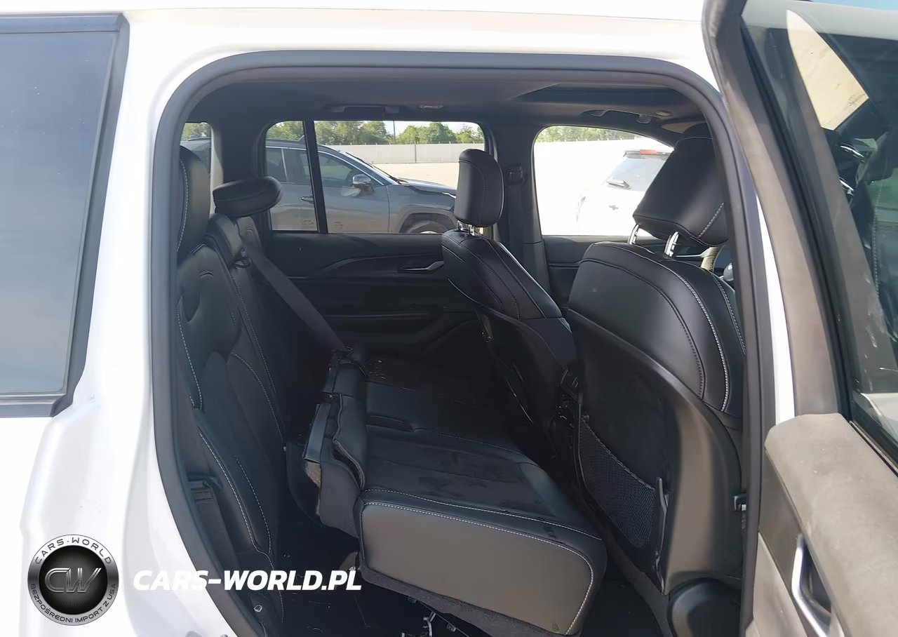 2023 Jeep Grand Cherokee Altitude 4X4 VIN:1C4RJHAG3PC621806 - 8
