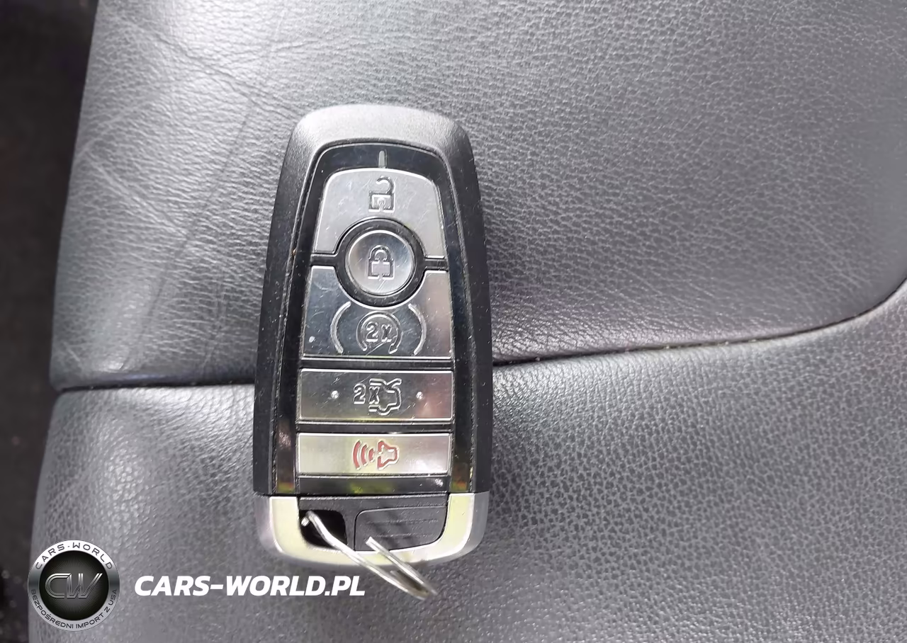2018 Ford Edge Titanium VIN:2FMPK4K93JBC24306 - 11