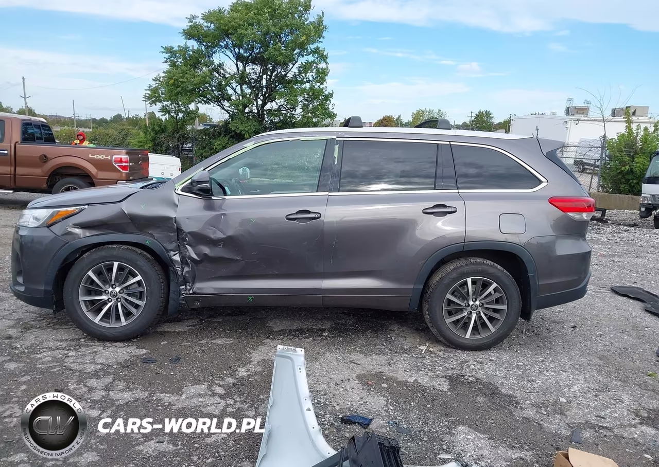 2017 Toyota Highlander Xle VIN:5TDJZRFHXHS483467 - 14