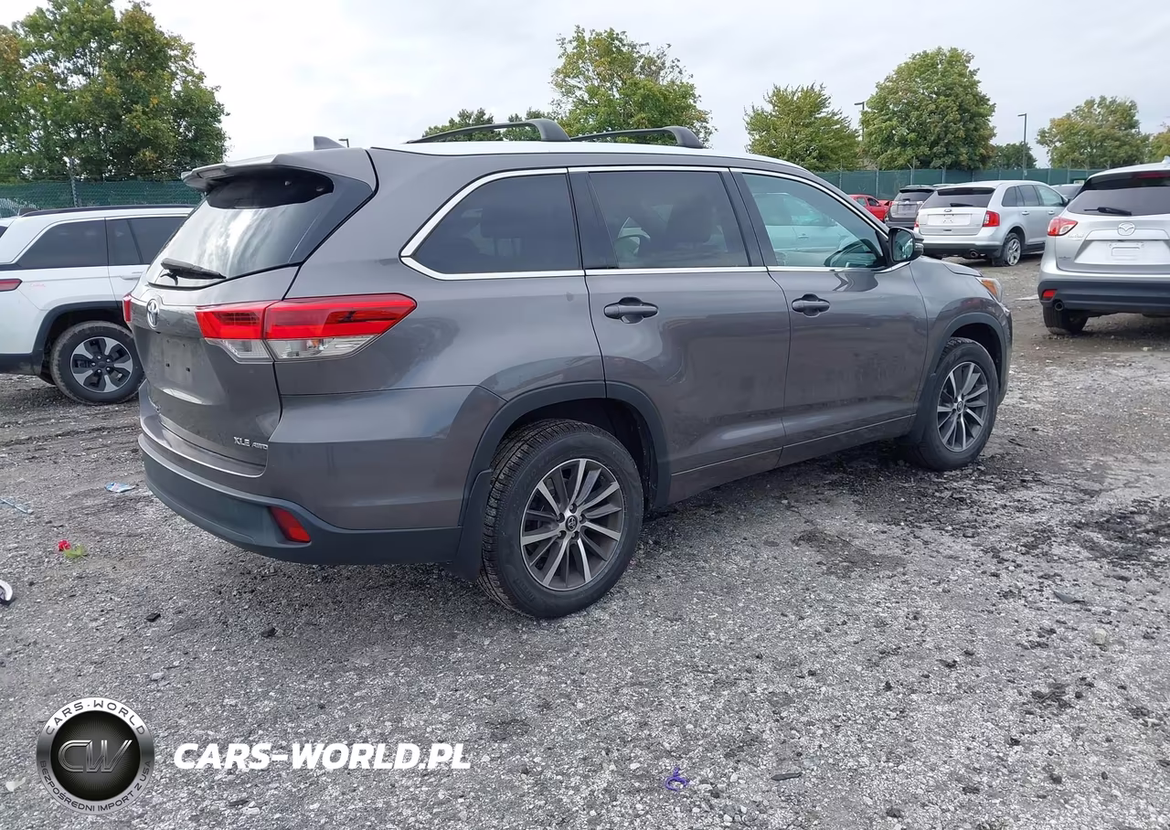 2017 Toyota Highlander Xle VIN:5TDJZRFHXHS483467 - 4