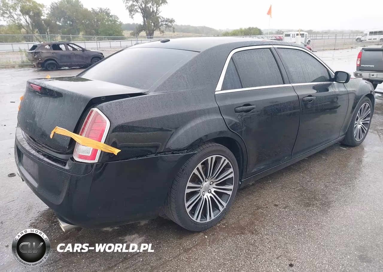 2013 Chrysler 300 300S VIN:2C3CCABG0DH575127 - 4