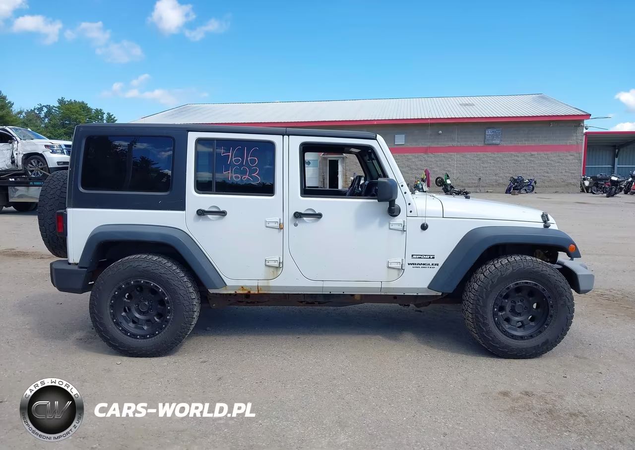 2014 Jeep Wrangler Unlimited Sport VIN:1C4BJWDG3EL194674 - 13