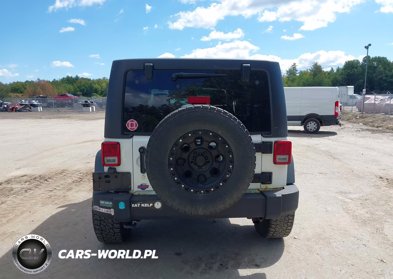 2014 Jeep Wrangler Unlimited Sport VIN:1C4BJWDG3EL194674 - 16