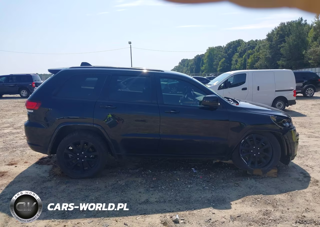 2018 Jeep Grand Cherokee Altitude 4X4 VIN:1C4RJFAG6JC264276 - 13
