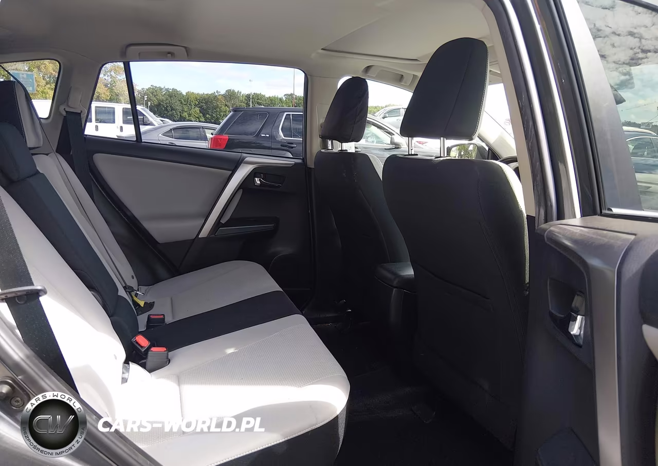 2017 Toyota Rav4 Xle VIN:JTMRFREV2HD204463 - 8