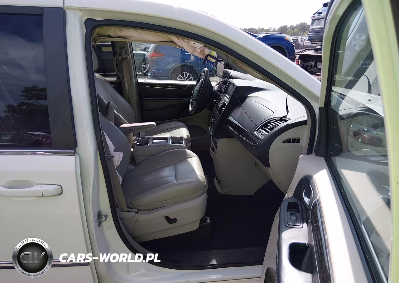 2011 Chrysler Town & Country Touring-L VIN:2A4RR8DG3BR745220 - 5