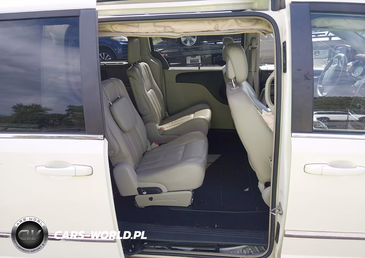 2011 Chrysler Town & Country Touring-L VIN:2A4RR8DG3BR745220 - 8