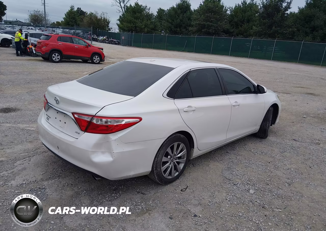 2016 Toyota Camry Xle VIN:4T1BF1FK9GU556067 - 4