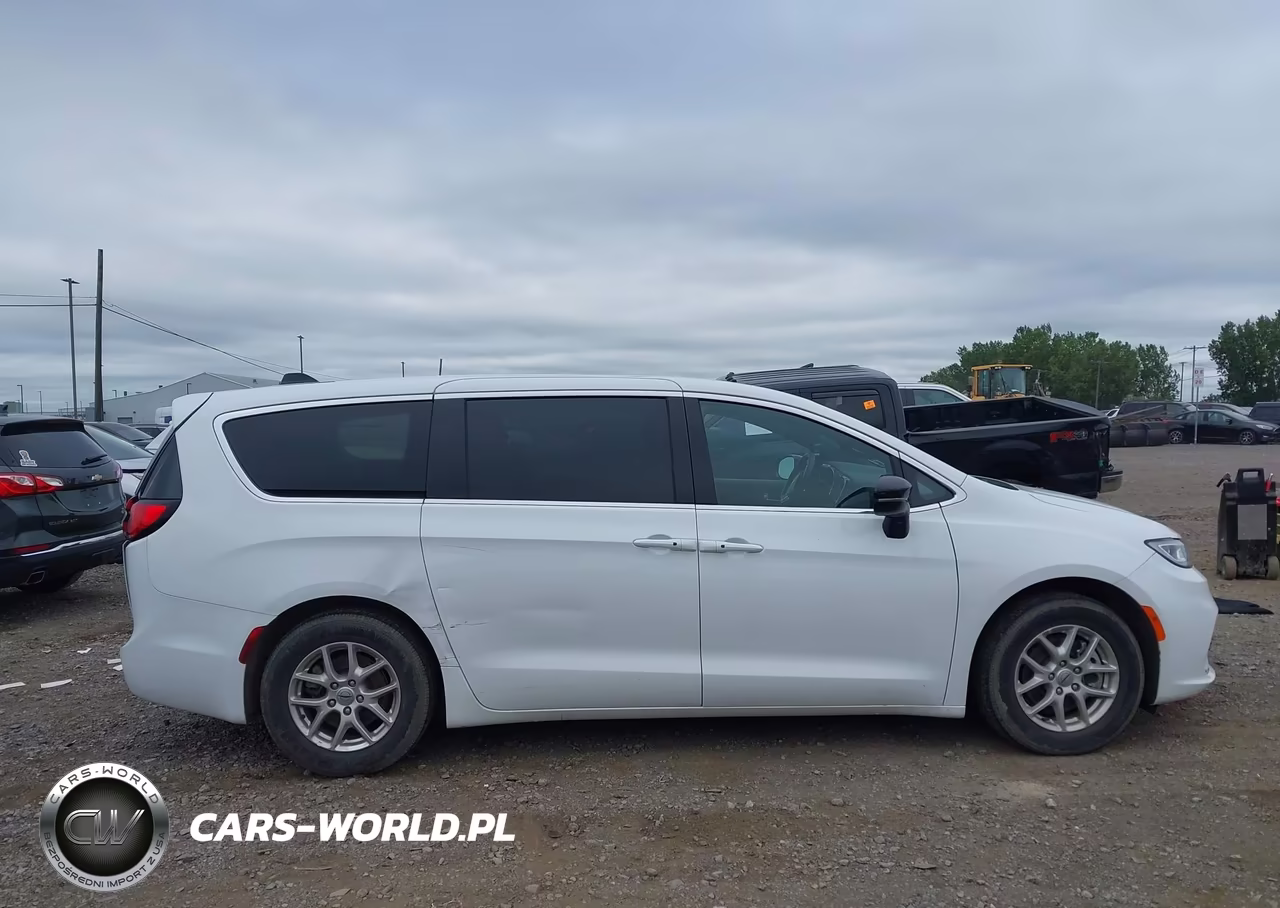 2025 Chrysler Pacifica Select VIN:2C4RC1BG7SR556586 - 13