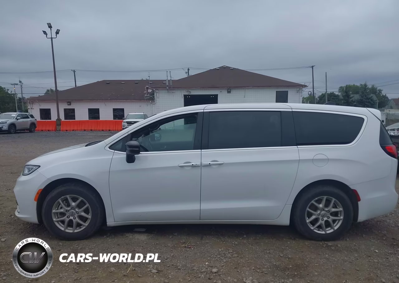 2025 Chrysler Pacifica Select VIN:2C4RC1BG7SR556586 - 14