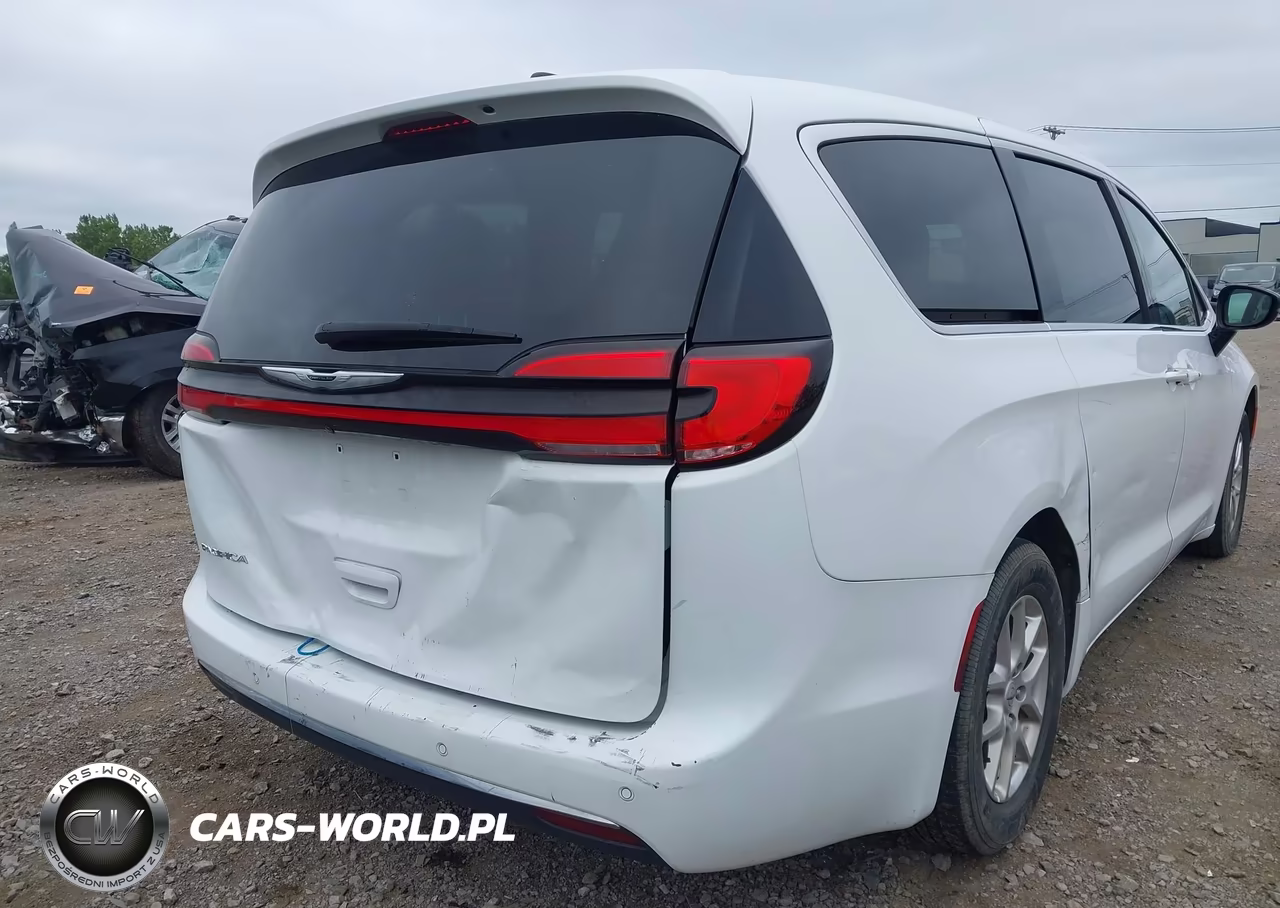 2025 Chrysler Pacifica Select VIN:2C4RC1BG7SR556586 - 17