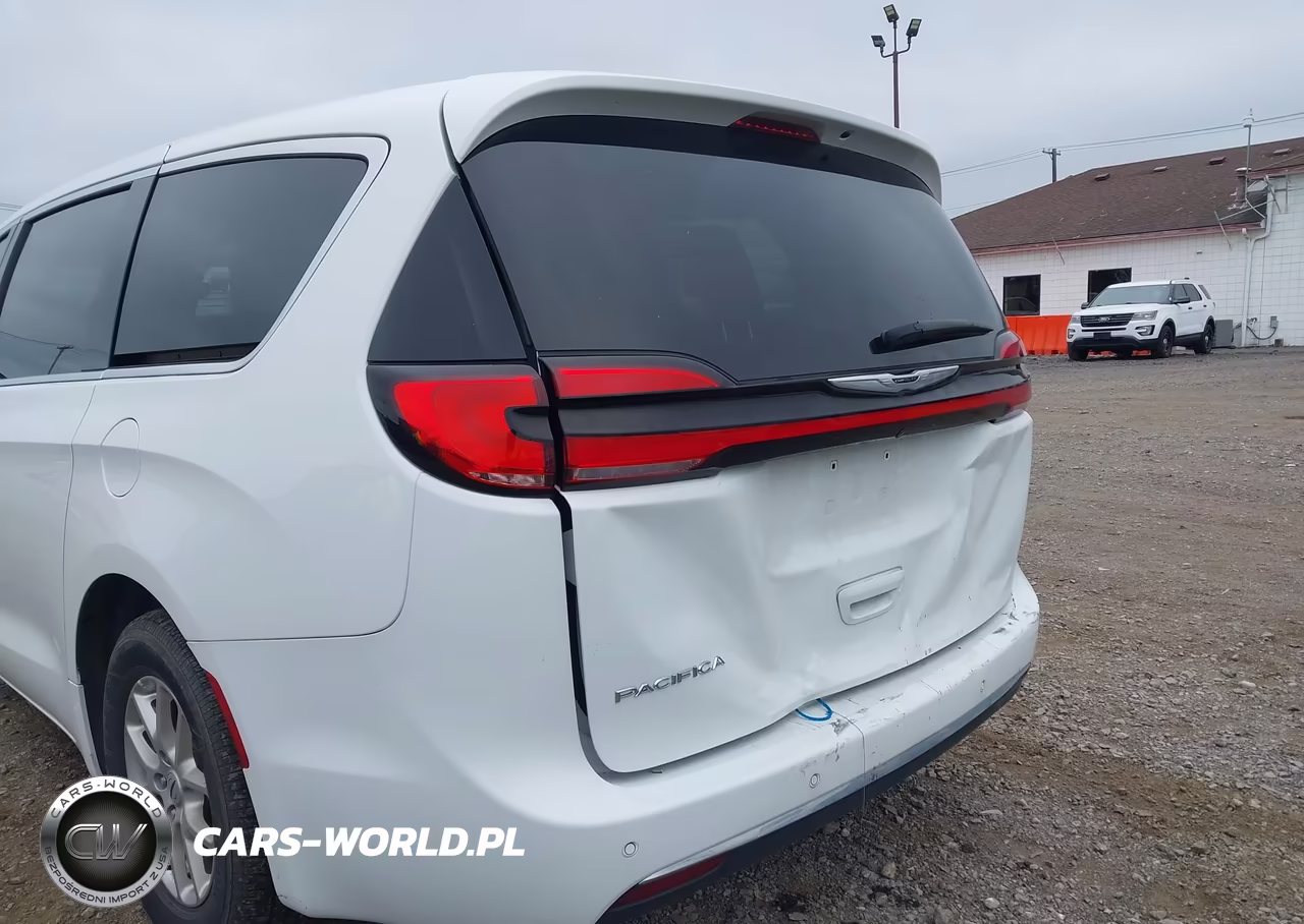 2025 Chrysler Pacifica Select VIN:2C4RC1BG7SR556586 - 18