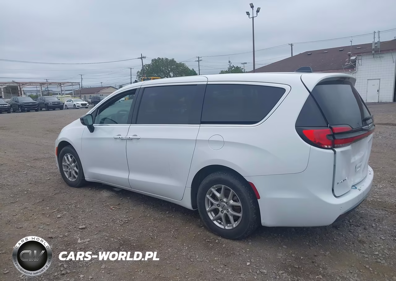 2025 Chrysler Pacifica Select VIN:2C4RC1BG7SR556586 - 3