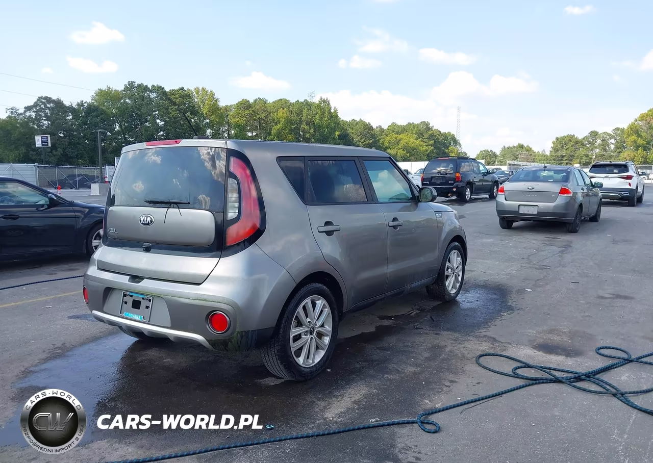2018 Kia Soul + VIN:KNDJP3A51J7610087 - 4