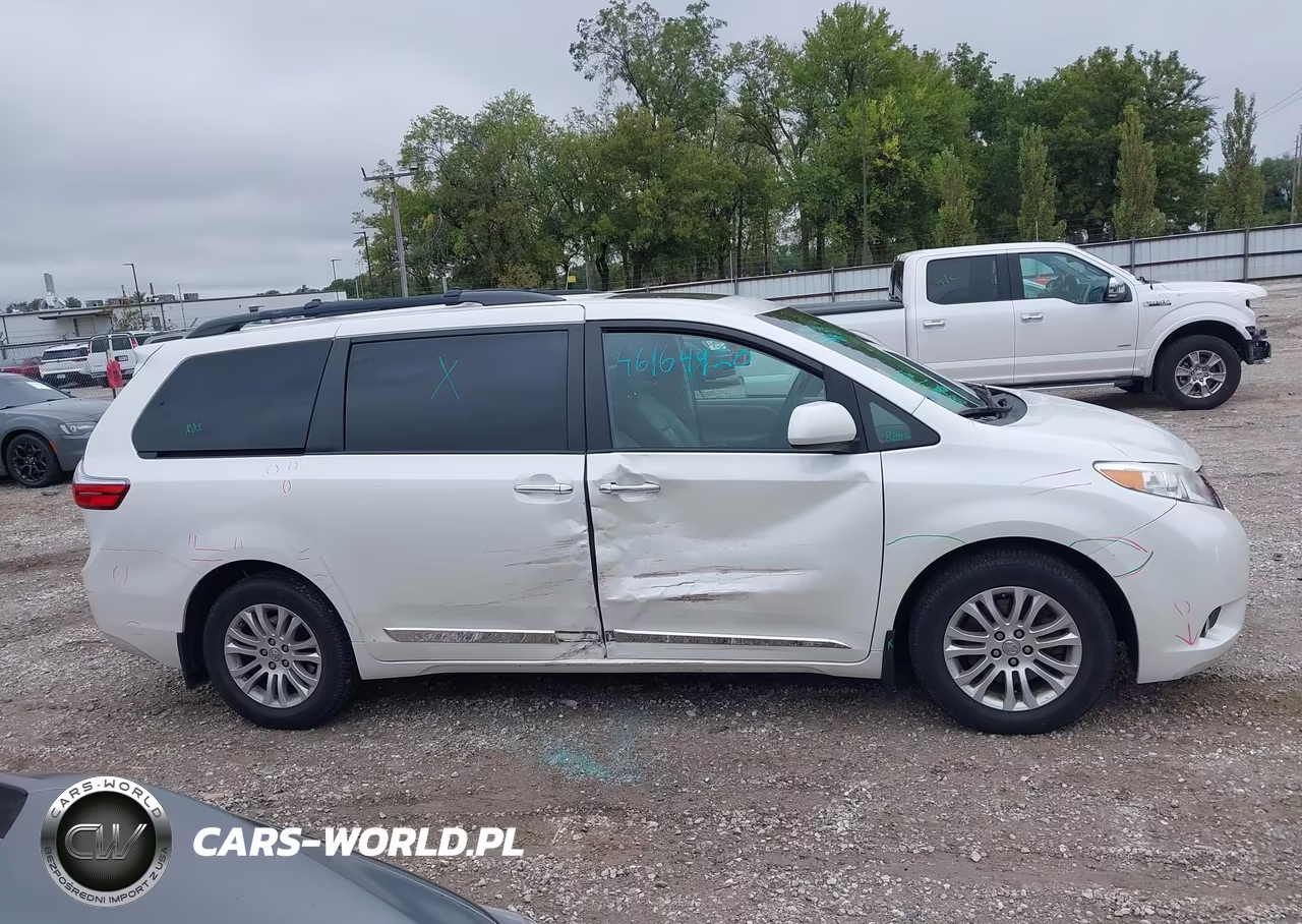 2017 Toyota Sienna Xle 8 Passenger VIN:5TDYZ3DC2HS824458 - 13