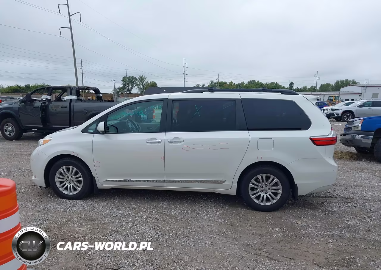 2017 Toyota Sienna Xle 8 Passenger VIN:5TDYZ3DC2HS824458 - 14