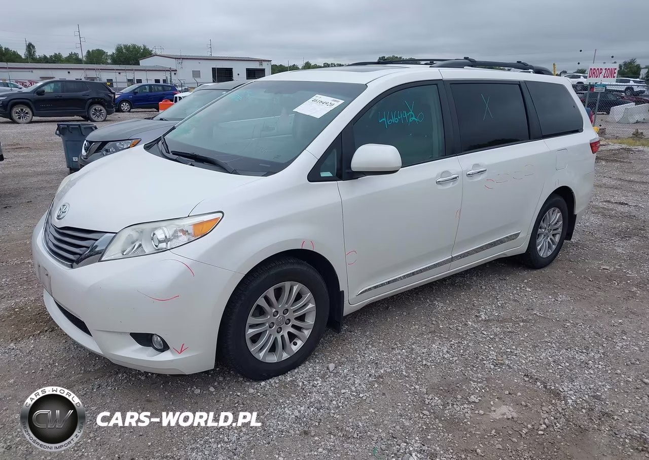 2017 Toyota Sienna Xle 8 Passenger VIN:5TDYZ3DC2HS824458 - 2