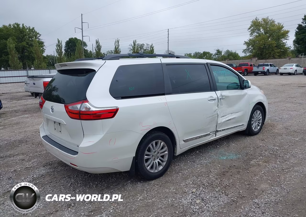 2017 Toyota Sienna Xle 8 Passenger VIN:5TDYZ3DC2HS824458 - 4