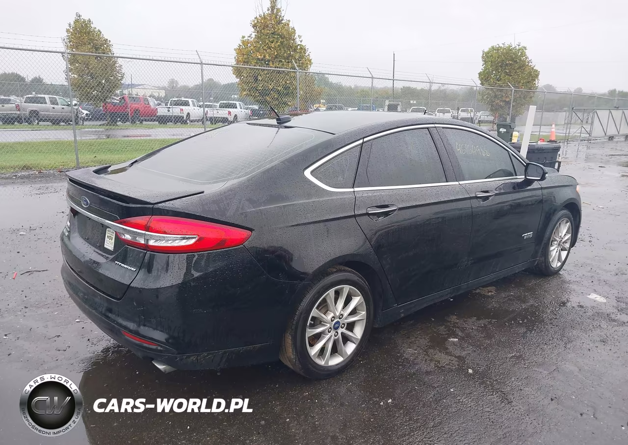 2017 Ford Fusion Energi Titanium VIN:3FA6P0SU5HR364406 - 4