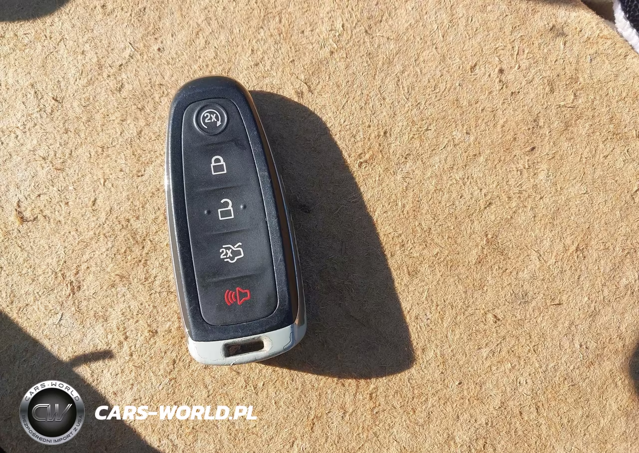 2018 Ford Focus Titanium VIN:1FADP3J20JL324702 - 11