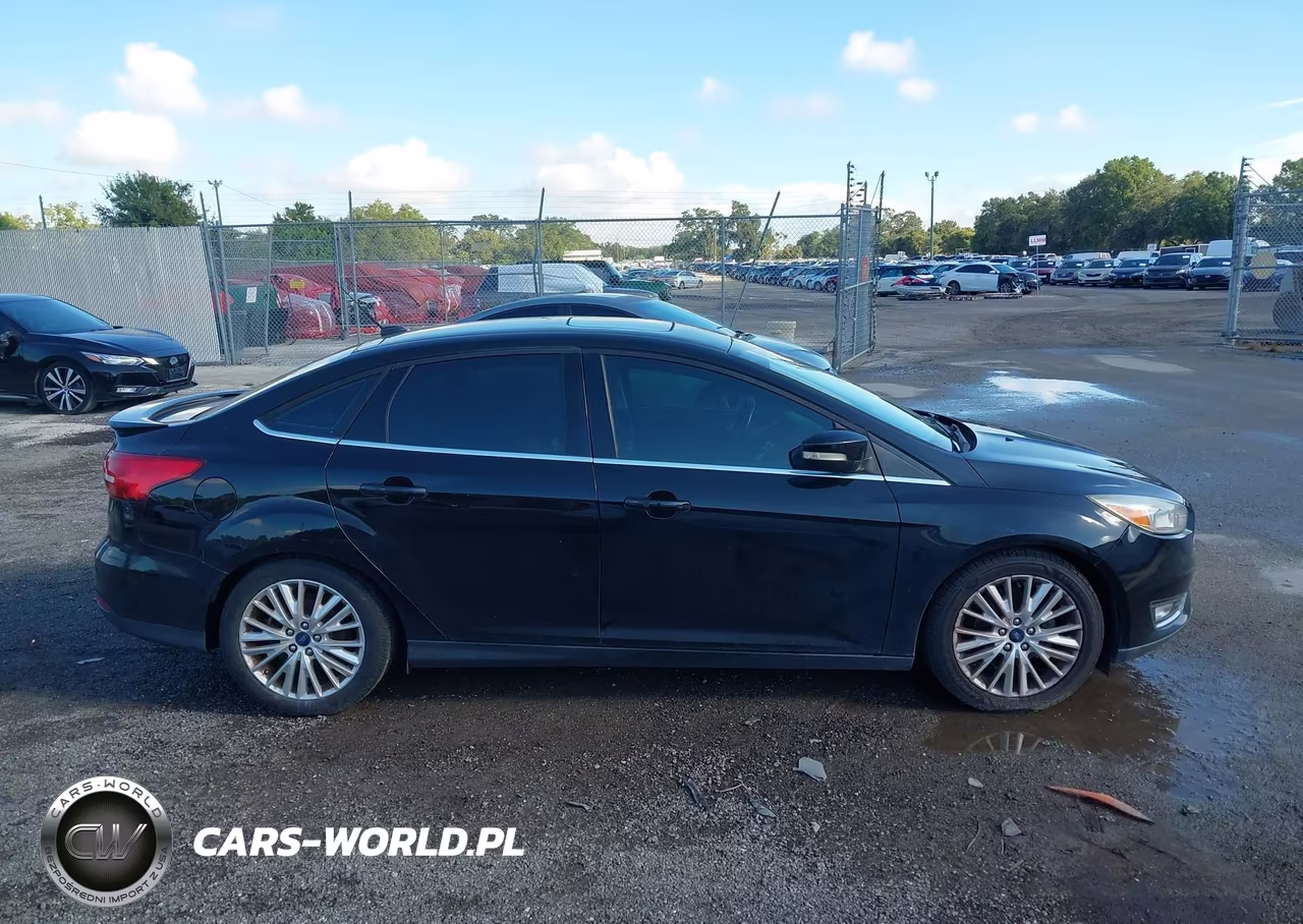 2018 Ford Focus Titanium VIN:1FADP3J20JL324702 - 13