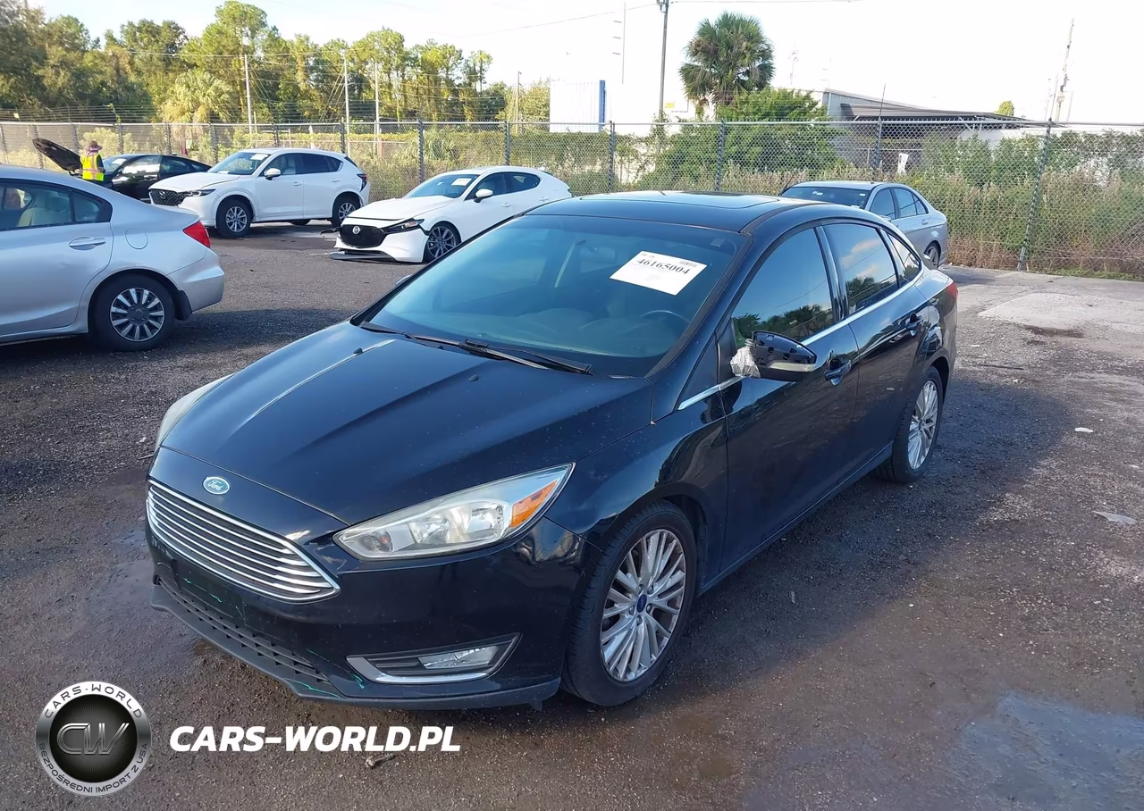 2018 Ford Focus Titanium VIN:1FADP3J20JL324702 - 2