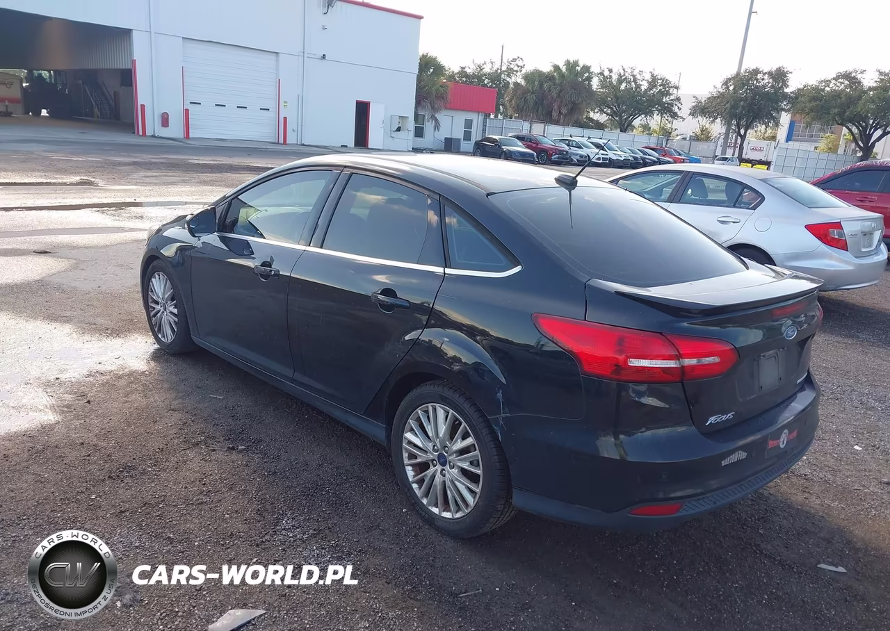 2018 Ford Focus Titanium VIN:1FADP3J20JL324702 - 3