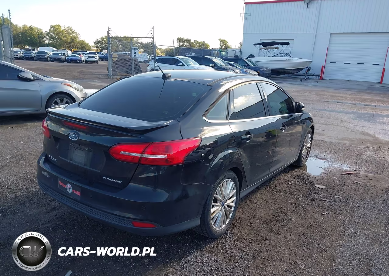 2018 Ford Focus Titanium VIN:1FADP3J20JL324702 - 4