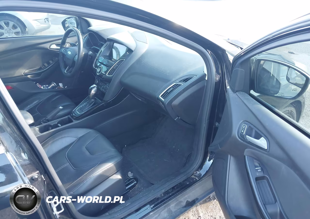 2018 Ford Focus Titanium VIN:1FADP3J20JL324702 - 5