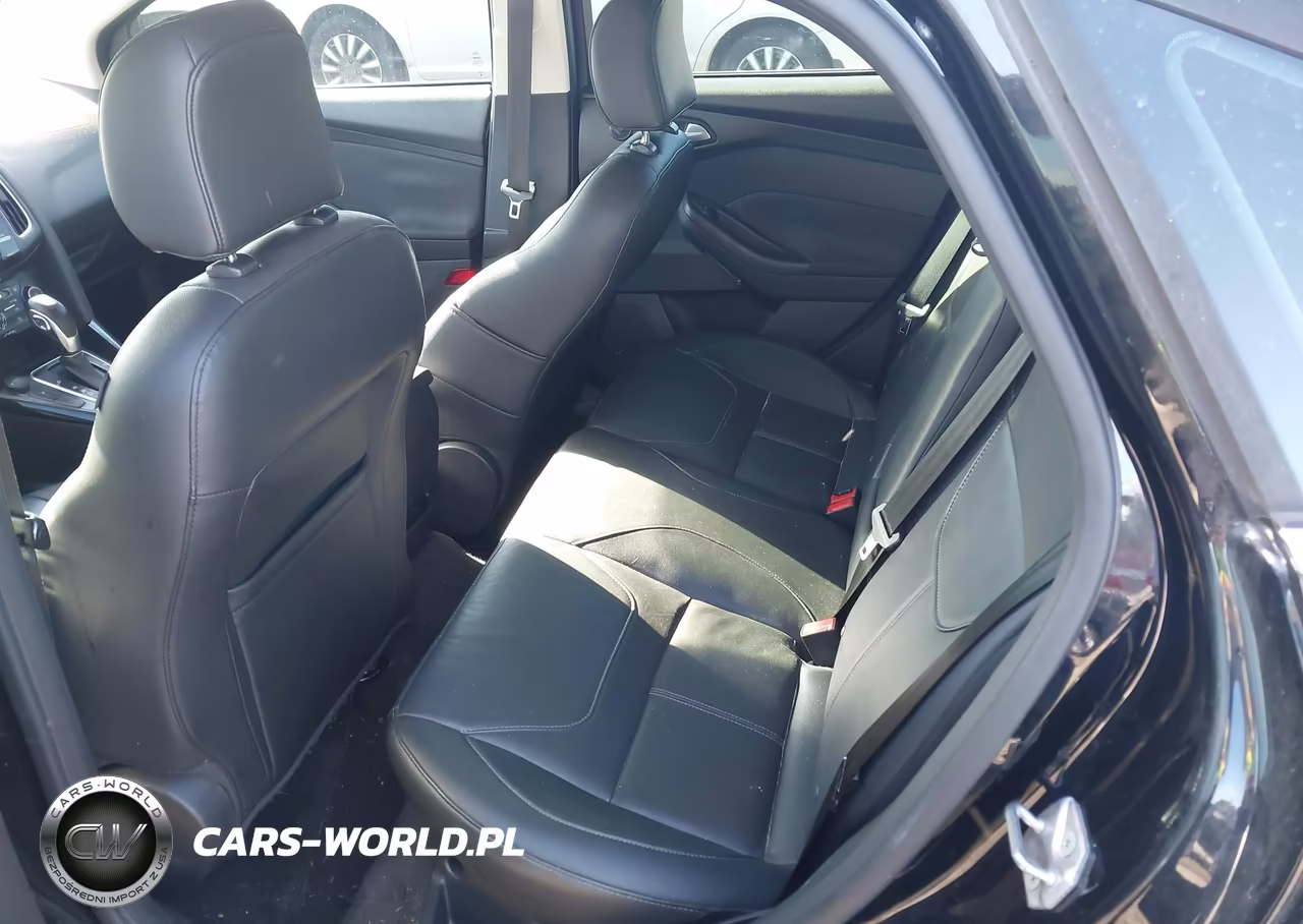 2018 Ford Focus Titanium VIN:1FADP3J20JL324702 - 8