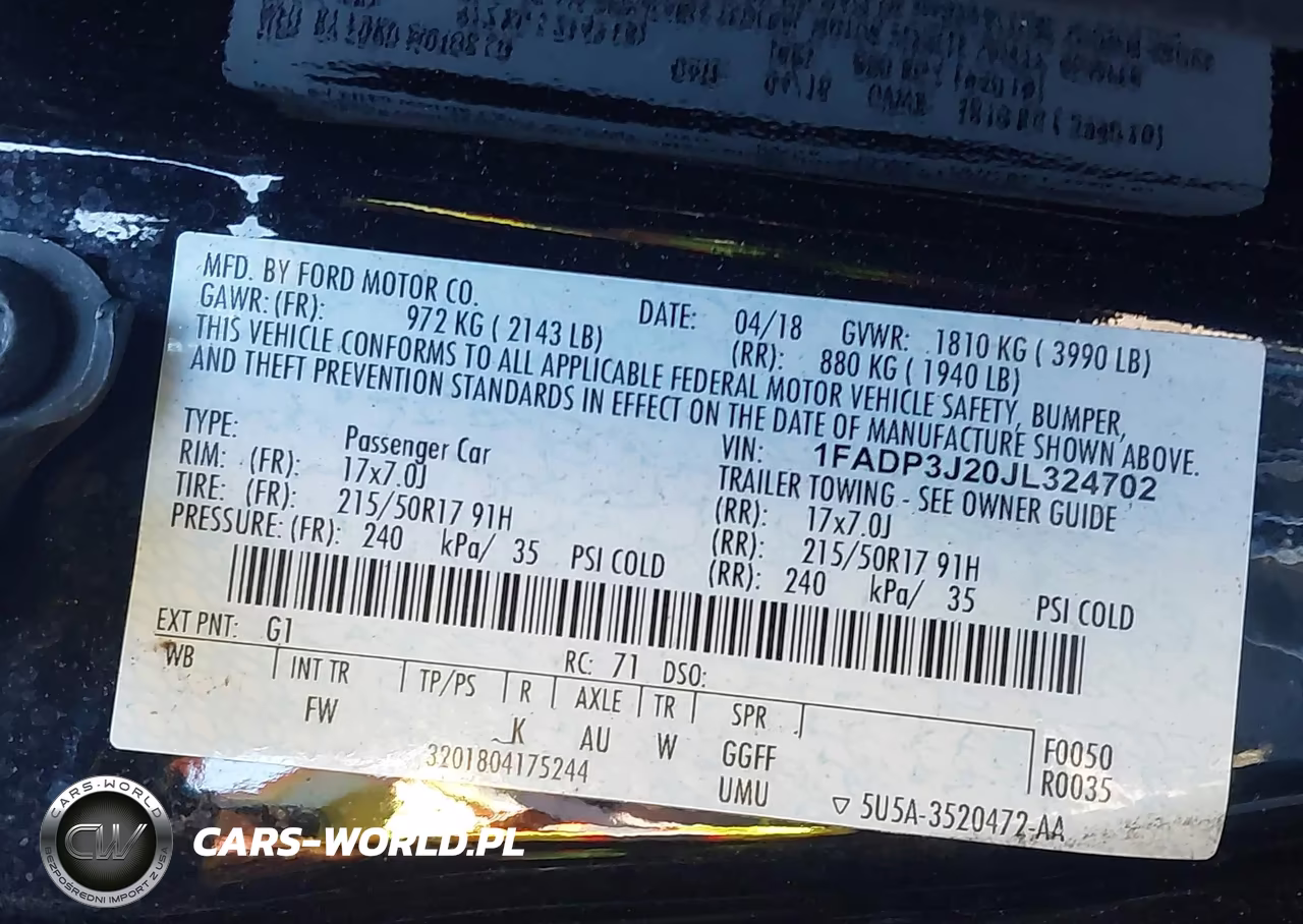 2018 Ford Focus Titanium VIN:1FADP3J20JL324702 - 9