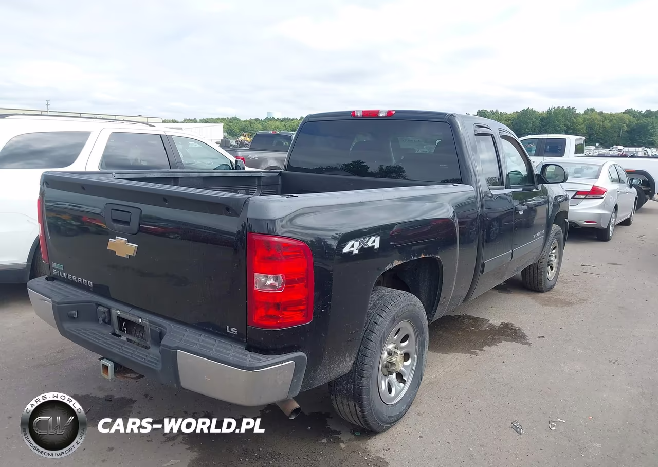 2011 Chevrolet Silverado 1500 Ls VIN:1GCRKREAXBZ382429 - 4