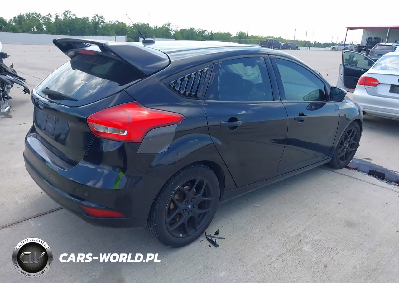 2016 Ford Focus Se VIN:1FADP3K25GL326470 - 4