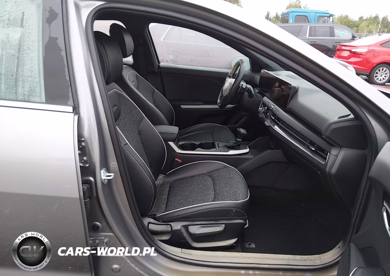 2025 Kia K4 Gt-Line VIN:3KPFW4DE4SE177375 - 5