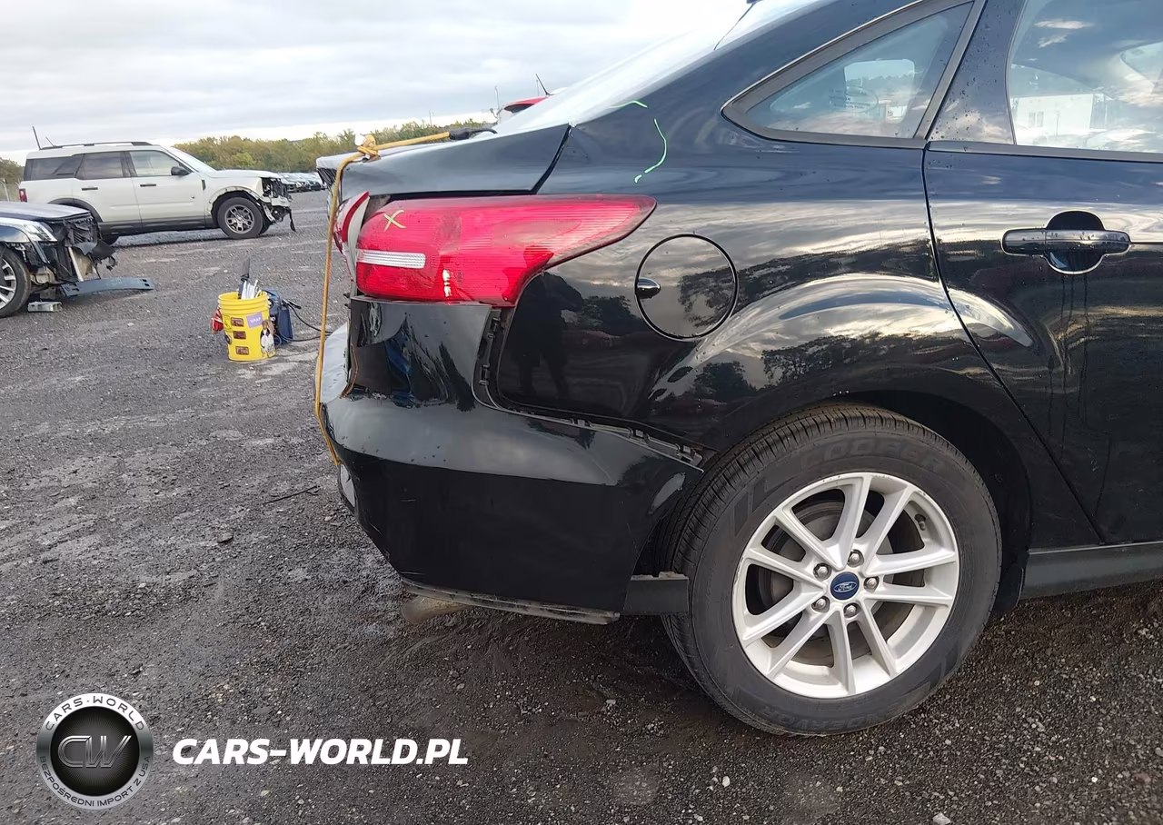 2018 Ford Focus Se VIN:1FADP3F22JL264544 - 12