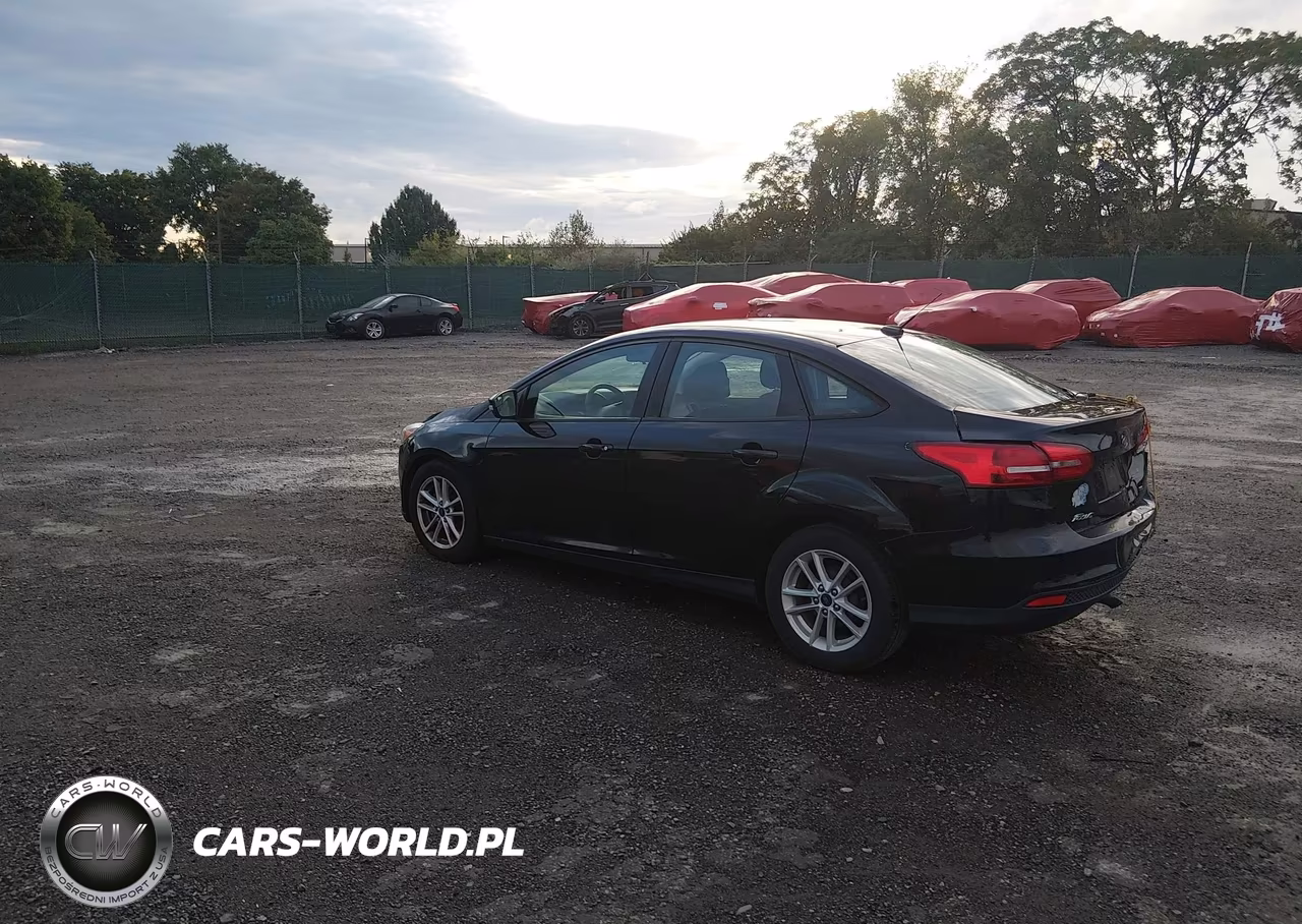 2018 Ford Focus Se VIN:1FADP3F22JL264544 - 3