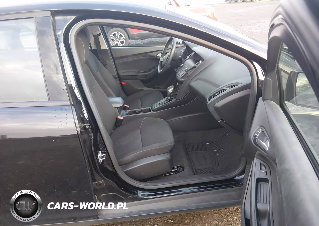 2018 Ford Focus Se VIN:1FADP3F22JL264544 - 5