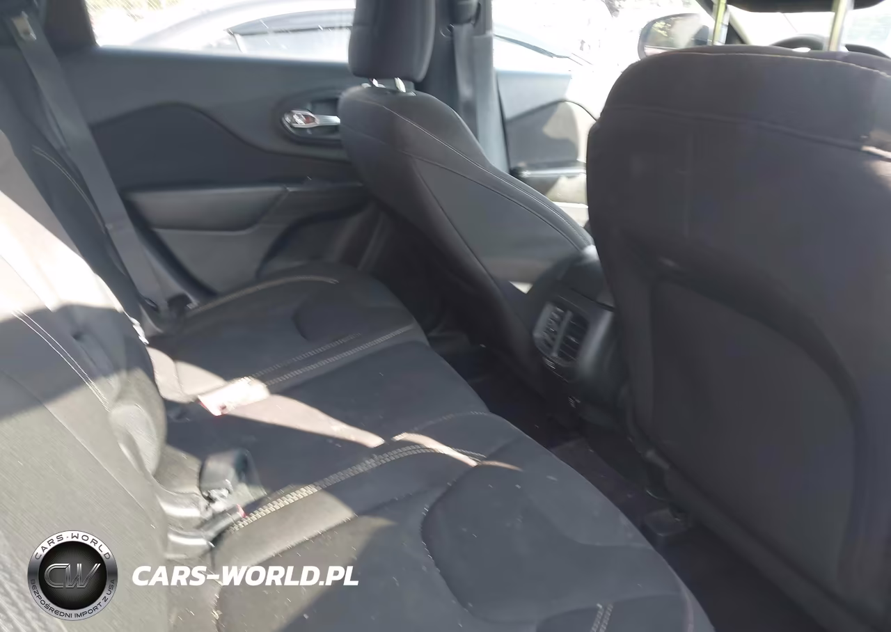 2016 Jeep Cherokee Altitude VIN:1C4PJMCS2GW187104 - 8