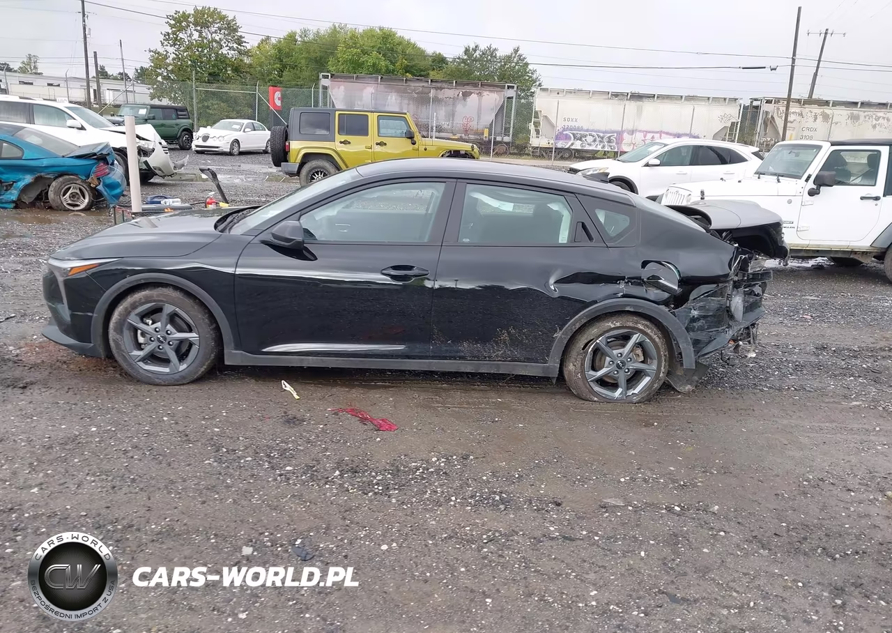 2025 Kia K4 Lxs VIN:3KPFT4DE6SE135380 - 14