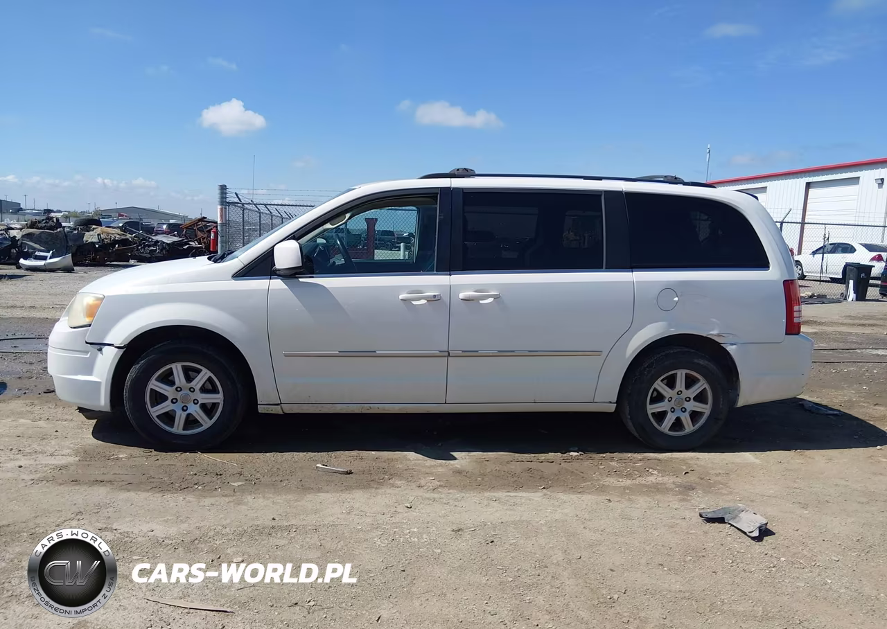 2010 Chrysler Town & Country Touring Plus VIN:2A4RR8D12AR405146 - 14