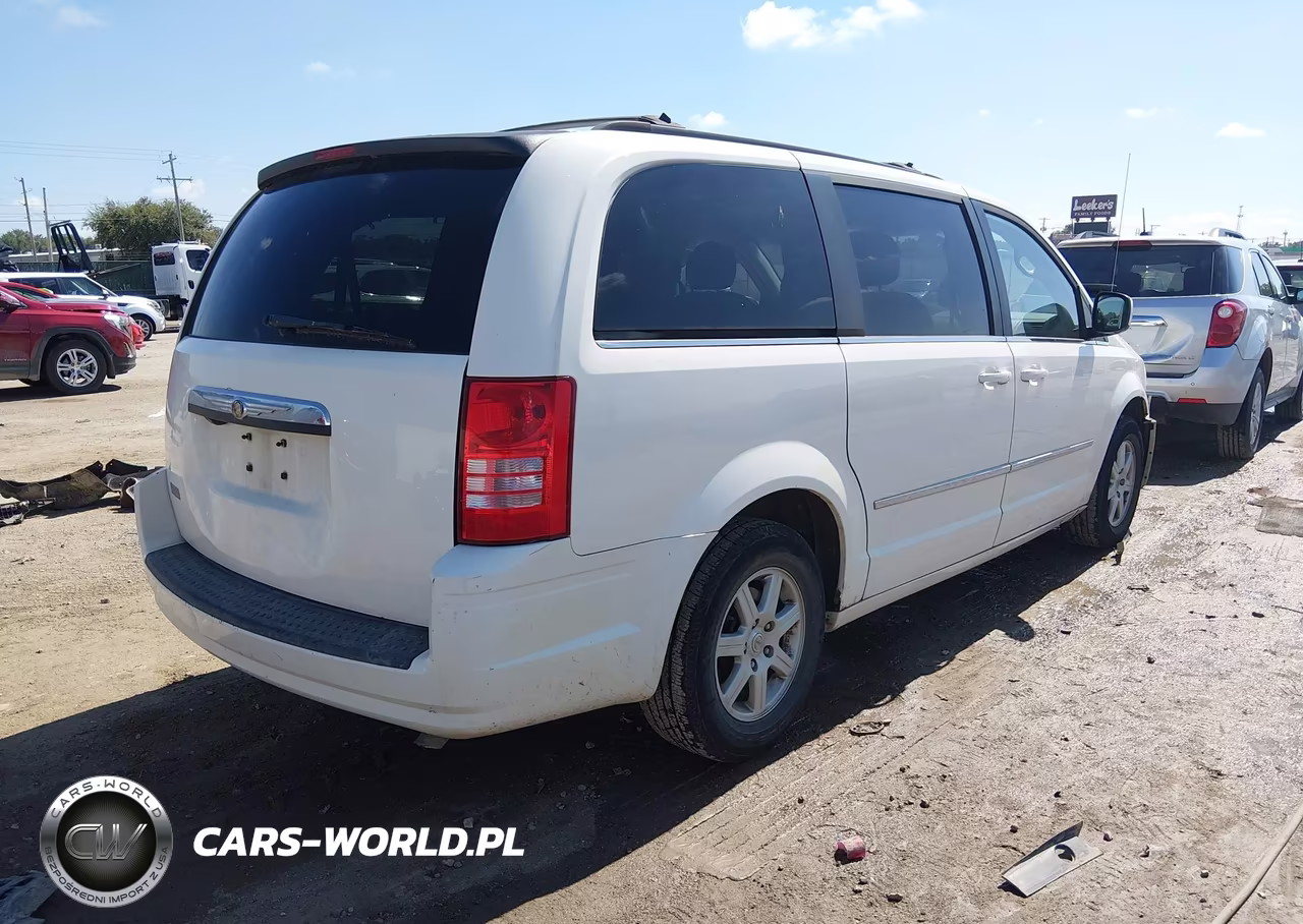 2010 Chrysler Town & Country Touring Plus VIN:2A4RR8D12AR405146 - 4